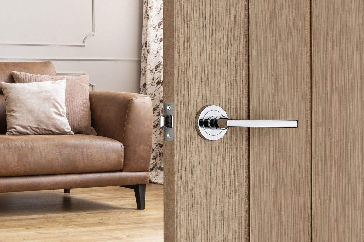 Angular handles - Scylla lever on rose door handle chrome