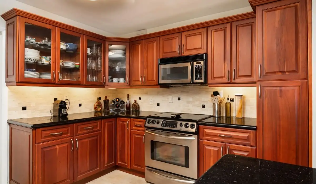 Discovering The Cabinet Handles & Knobs in a Shaker Style Kitchen | Hiatt  Hardware