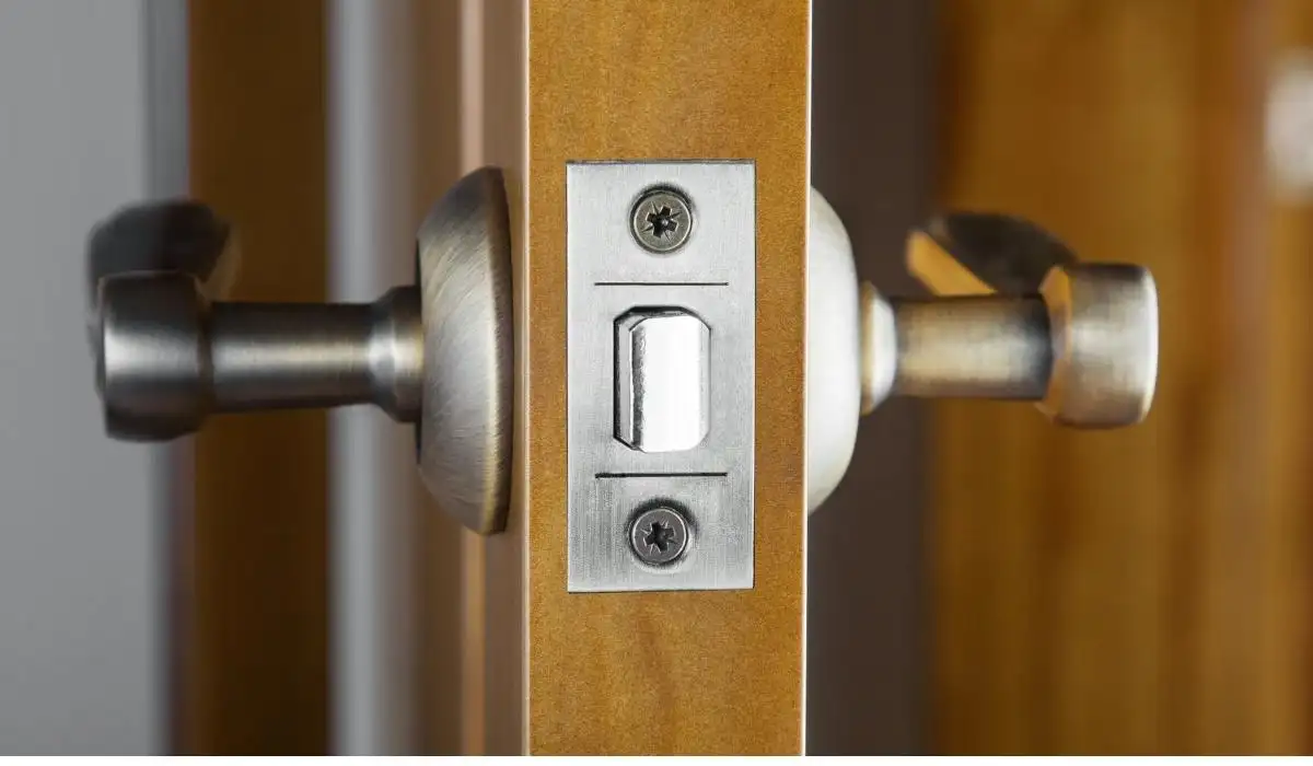 How to measure a door latch