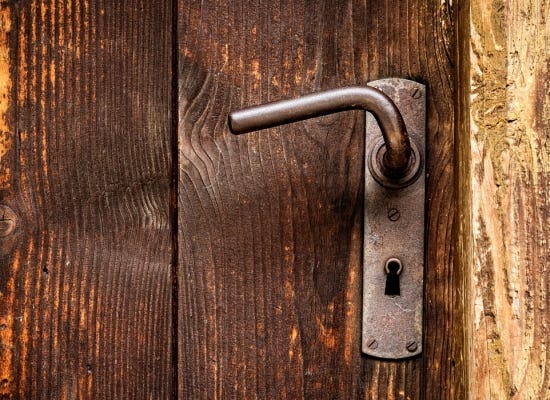 Do door handles need to be fire rated?