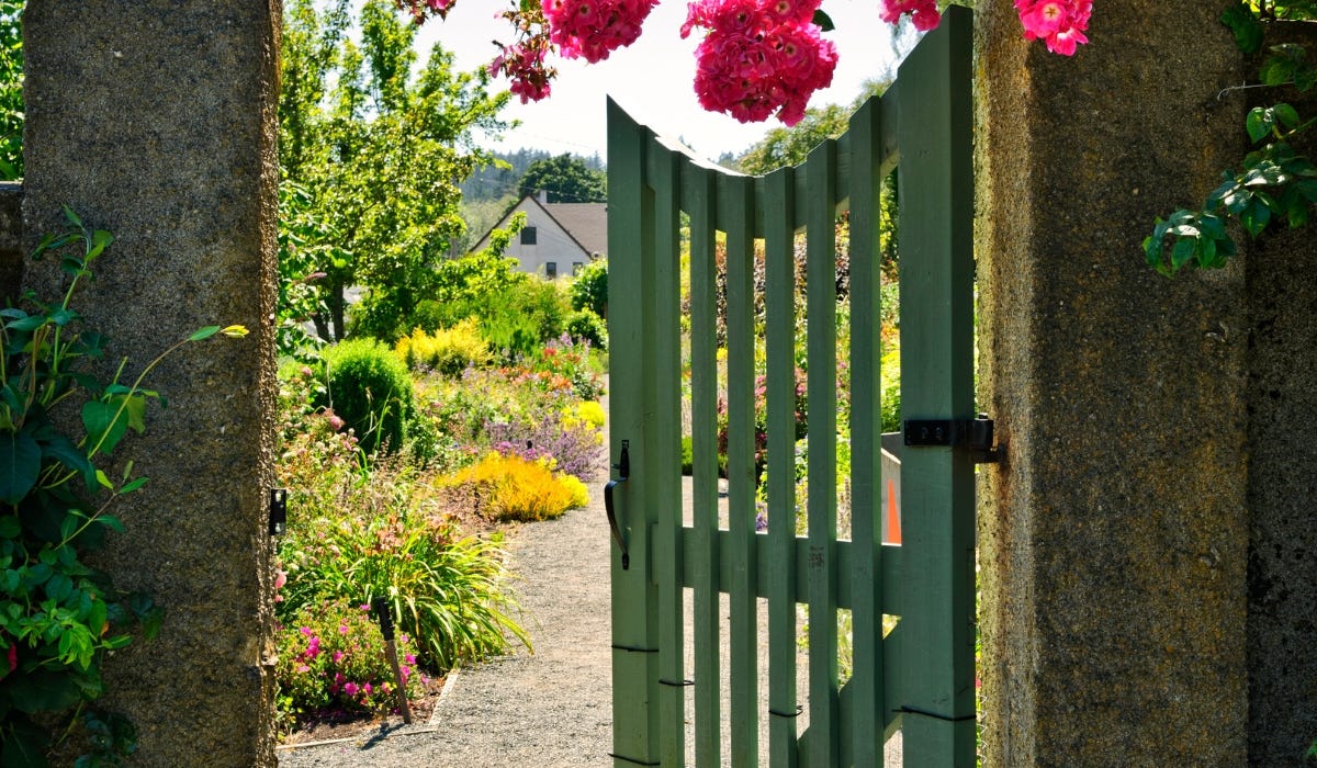 hanging the garden gate