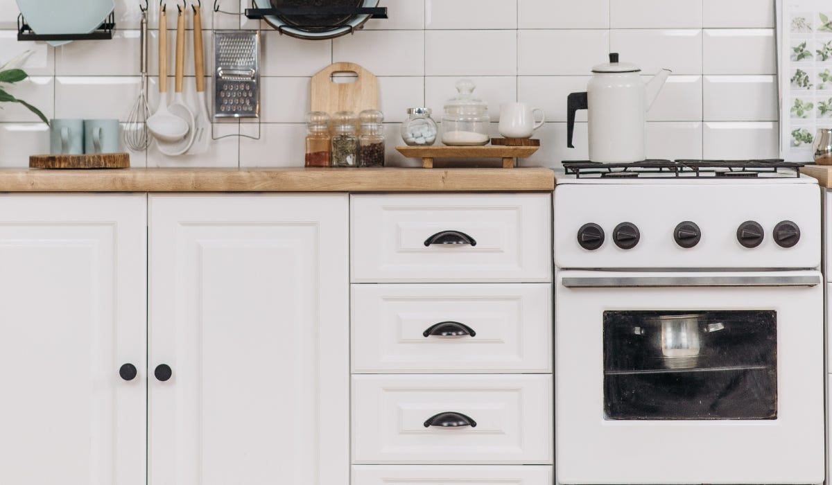 cabinet knob and handle in a kitchen